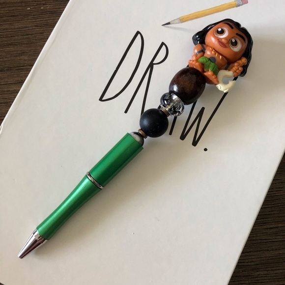 Disney Doorables: Moana: Maui handmade beaded pen - Picture 2 of 3